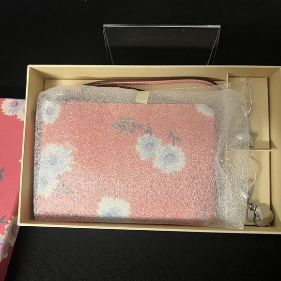 COACH | Boxed Corner Wristlet | Pink | With Daisy Print | NWT| Style #3218 - Picture 2 of 7